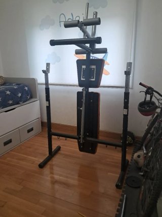 Banco de musculación equipado