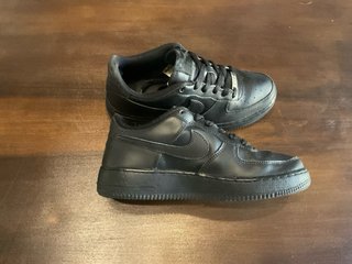 Nike Air Force 1 Nere 38,5