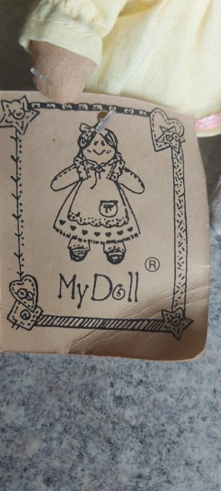 Bambola My Doll con vestito giallo e borsa