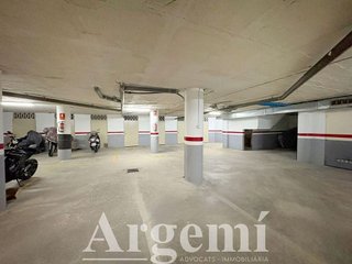 Garaje en venta en Palau-solità i Plegamans