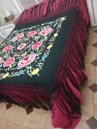 Mantón de Manila bordado grande 142 x1,42 de seda