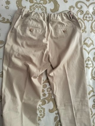 Pantalón chino beige