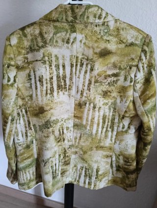 Traje chaqueta elegante estampado en tonos verdes