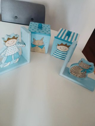 Cajas y sujetalibros de madera infantiles