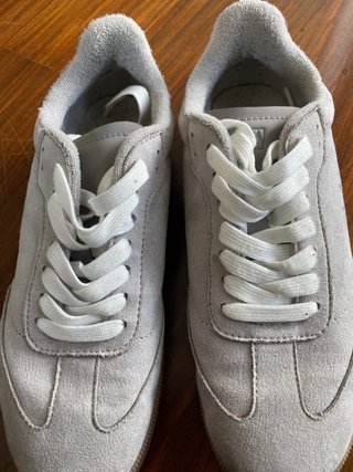 Zapatillas grises de ante