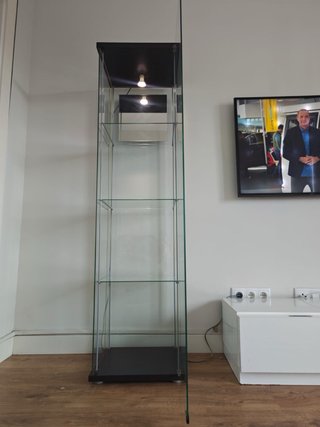Vitrina de cristal con luz