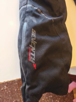 Chaqueta y pantalón de moto marca Bela