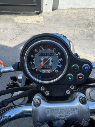 Triumph Bonneville Negra
