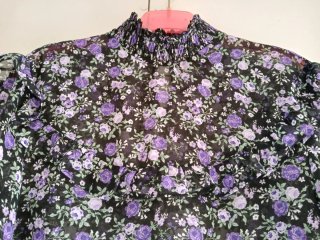 Blusa H&M flores lilas