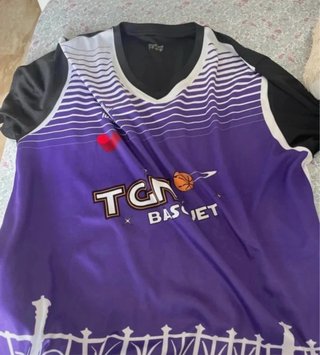 Camiseta deportiva TGN BASKET morada