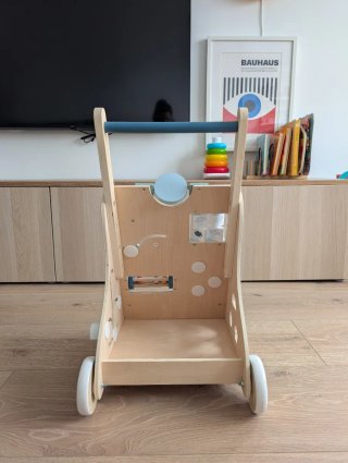 Andador de madera para bebé