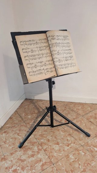 Atril de partituras metálico