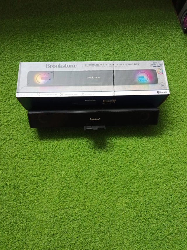 Barra de Sonido Brookstone Chroma Beat 17.5