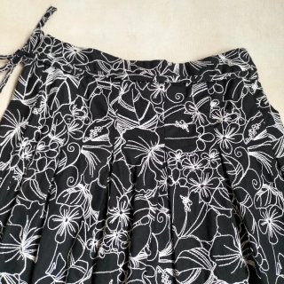 Falda bordada negra Talla 40