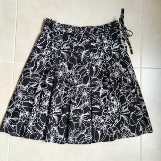 Falda bordada negra Talla 40