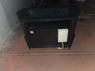 Mueble TV negro y cristal