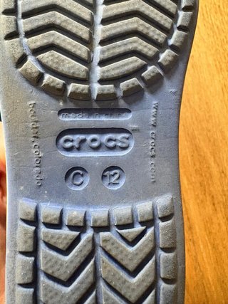 Zapatillas Crocs niño azul. Talla 29-30.