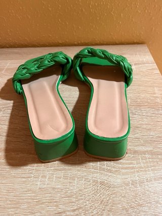 Sandalias verdes tejidas