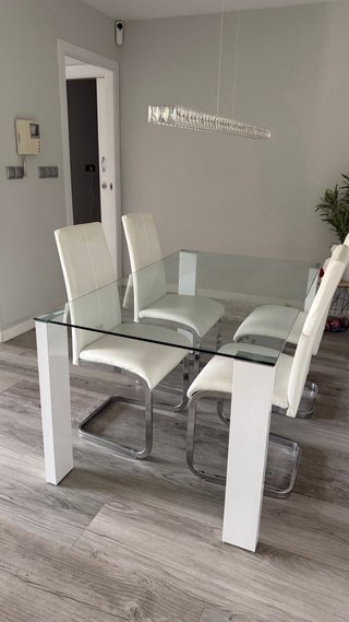 Mesa de comedor cristal y metal