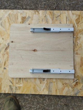 Mesa auxiliar plegable