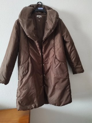 Dos chaquetones negros