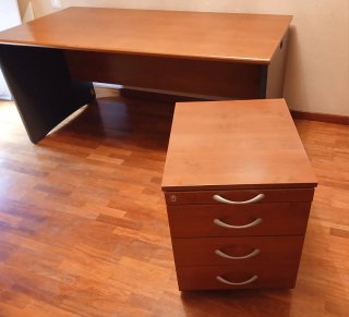 Mesa de oficina madera y metal