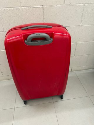Maleta grande rígida roja resistente