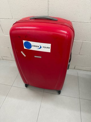 Maleta grande rígida roja resistente