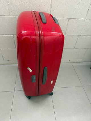 Maleta grande rígida roja resistente
