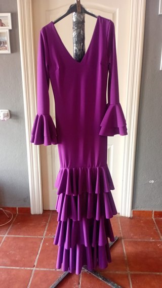 Traje Flamenca Morado Volantes