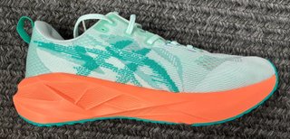 Asics Novablast 5 Jade/Orange T45 Sin usar