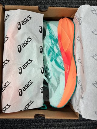 Asics Novablast 5 Jade/Orange T45 Sin usar