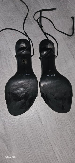 Sandalias de tacón negras con cordones