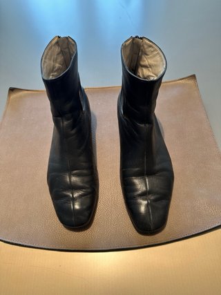 Botines piel negros detalle circular T39