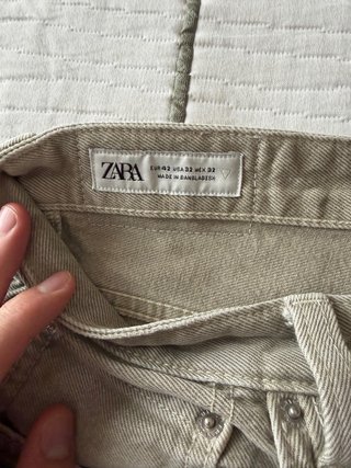 Pantalón vaquero Zara beige