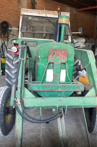 Tractor John Deere con pala
