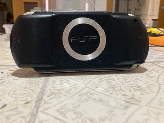 PSP 1004 Negra con Cargador y Tarjeta 2 GB