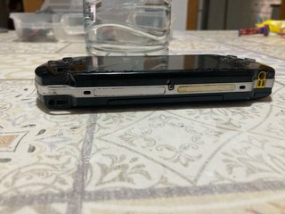 PSP 1004 Negra con Cargador y Tarjeta 2 GB