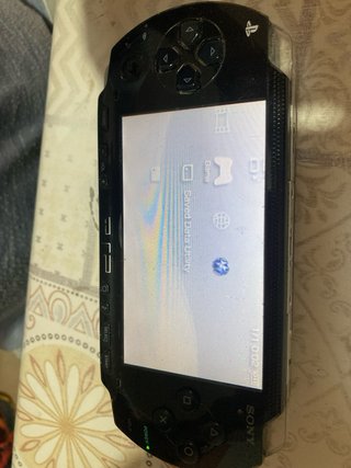 PSP 1004 Negra con Cargador y Tarjeta 2 GB