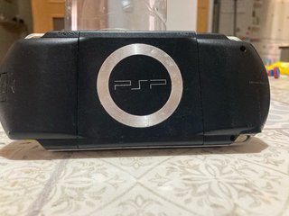 PSP 1004 Negra con Cargador y Tarjeta 2 GB