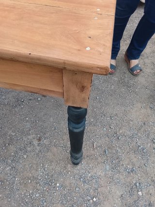 Mesa de cocina madera patas negras