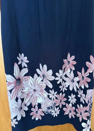 Vestido azul con estampado floral rosa,42.Nuevo