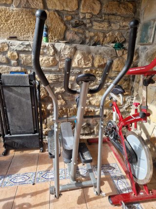 Bicicleta indoor, elíptica y cinta de andar