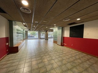 Local comercial en alquiler en Eixample Sud – Migdia en Girona