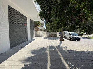 Local comercial en alquiler en Nueva Andalucía centro en Marbella