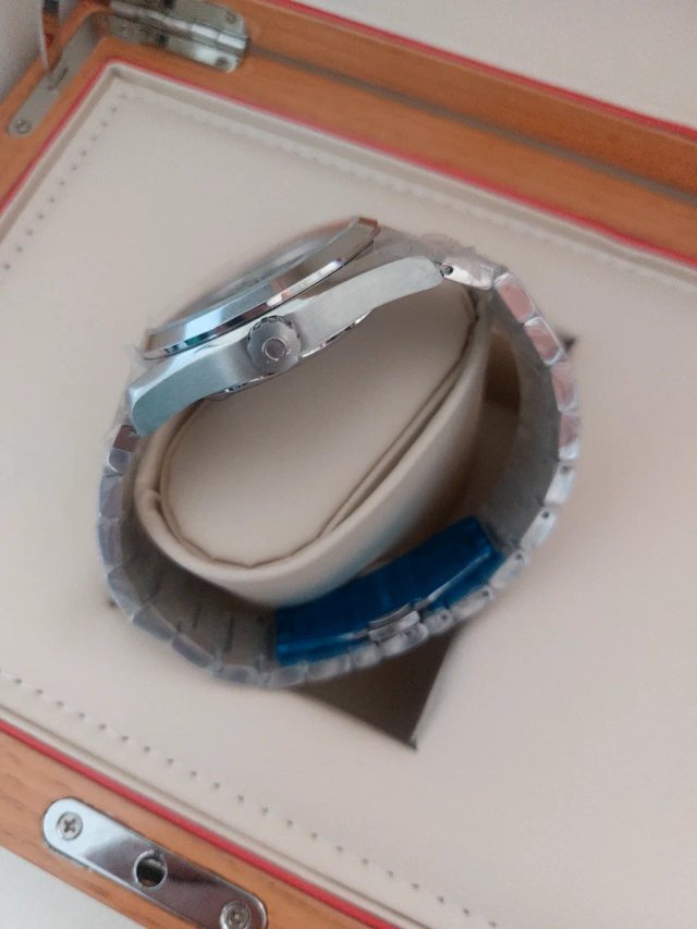 Reloj Omega Seamaster con esfera celeste