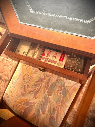 Mesa de juegos con 4 sillas madera maciza