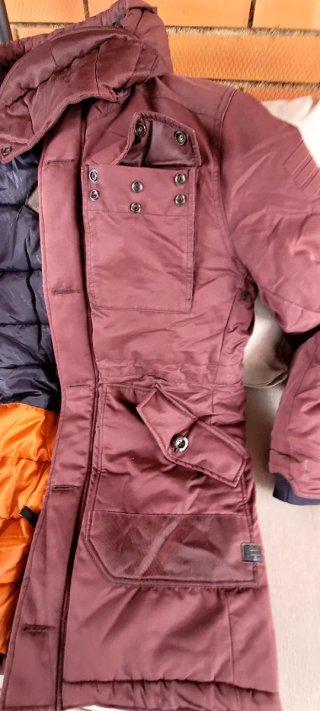 Abrigo G-Star con capucha. Color Burdeos Talla L