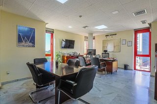 Oficina en venta en Colores - Entreparques en Sevilla