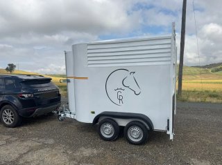 Remolque caballo 1.5 plazas